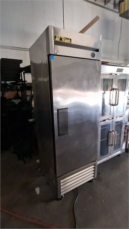 True Single Door Stand-up Freezer (1)