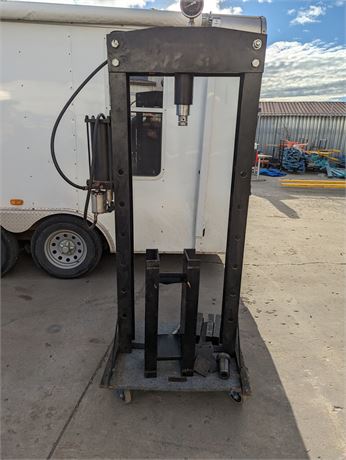 Lot 9 - Pro Point 30 Ton Pnematic/ Hydraulic Shop Press