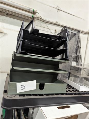 Lot 39 -  File organizer