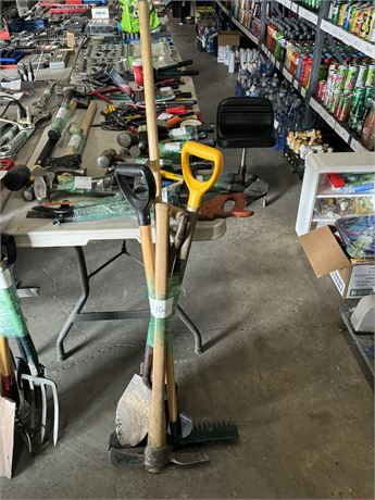 Lot 30 - Set of Gardern Tools