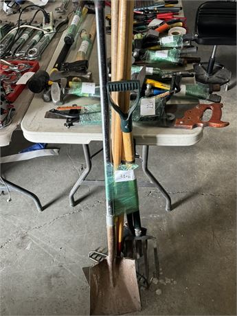 Lot 31 - Set of Gardern Tools