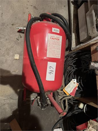 Lot 676 - Horizontal Air Tank With Hose