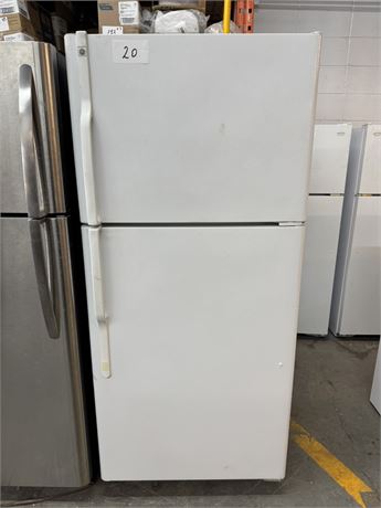 Lot 3-19 - Refrigerator General Electric