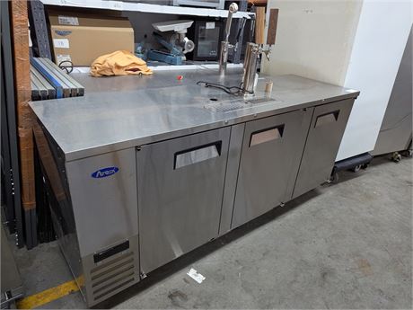 Lot 82 - Atosa 3 door keg tap cooler
