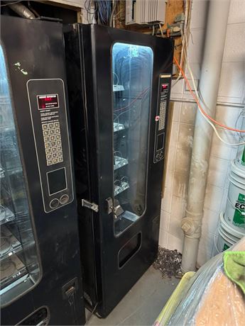 Lot 72 - Indoor Dry Goods Vending Machine