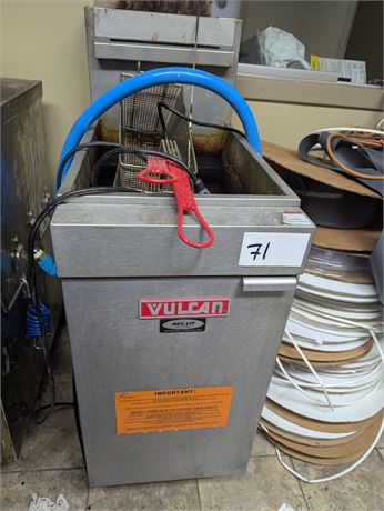 Lot 71 - Gas Food Service Equipment Deep Fryer
