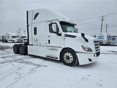 Lot 7956 - 2022 Freightliner Cascadia