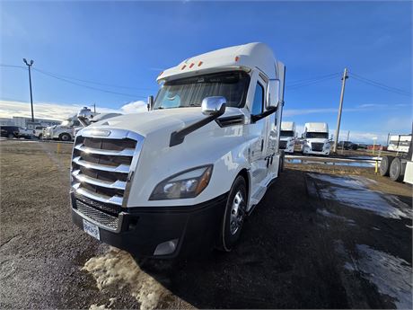 Lot 7990 - 2021 Freightliner Cascadia