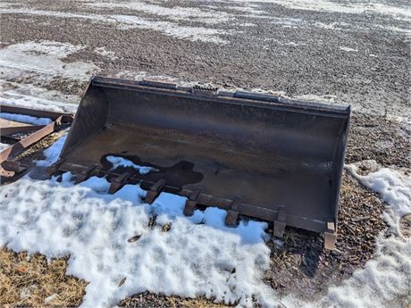 Lot 100 - John Deere Toothed bucket