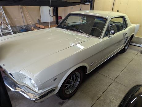 Lot 35 - 1966 ford mustang