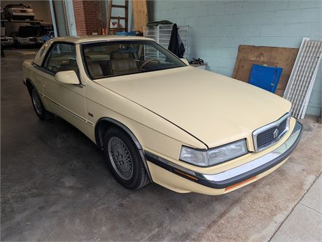 Lot 16 - 1989 Chrysler / Maserati  Turbo Convertable (TC)