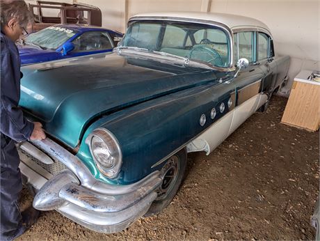 Lot 44 - 1955-56 Buick Roadmaster