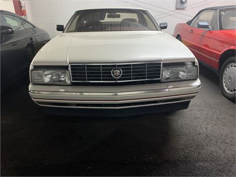 Lot 363 - 1990 Cadillac Allante