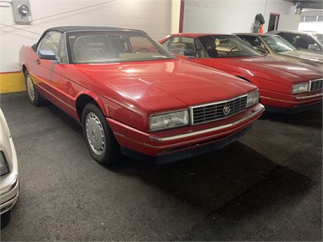 Lot 364 - 1990 Cadillac Allante Soft Top