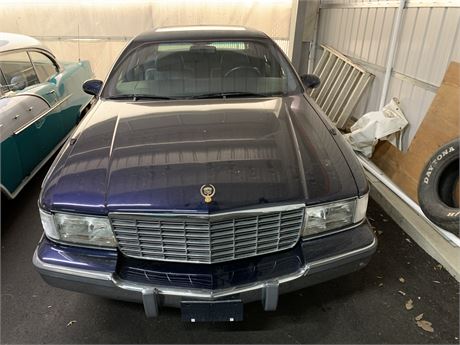 Lot 385 - 1996 Cadillac Fleetwood Brougham