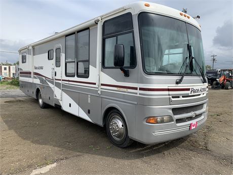 Lot 8066 - 2002 Fleetwood Pace Arrow 37A