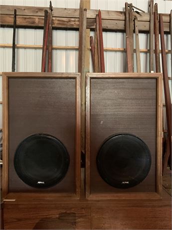 Lot 6 - Alpine Speakers
