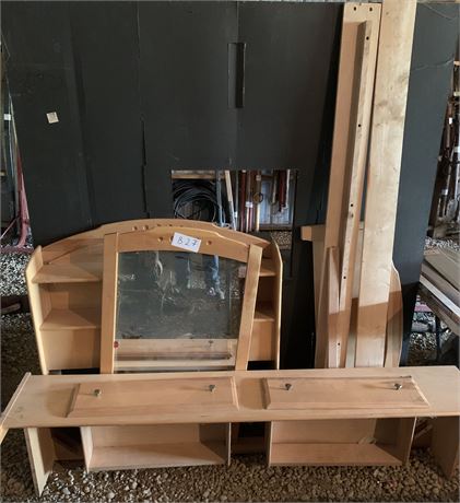 Lot 27 - Kids bed