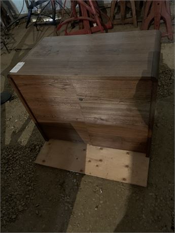 Lot 5 - 2 Door Cupboard