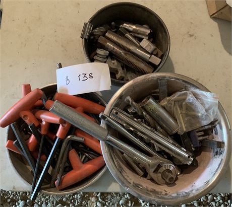 Lot 138 - Various Taps, Allen Keys and Sockets