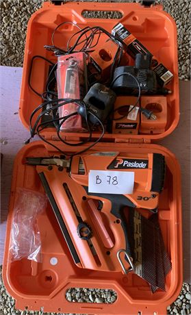 Lot 78 - Paslode 30 Degrees Nailer Kit