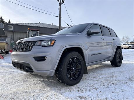 Lot 7561 - 2020 Jeep Grand Cherokee Laredo