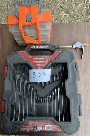Lot 37 - Wrench kit & Misc