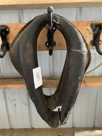 Lot 123 - Collars