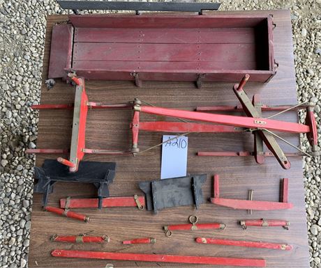 Lot 210 - Model Sleigh Set