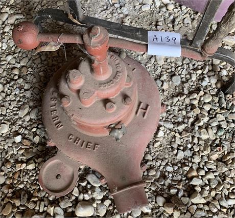 Lot 139 - Western Chief Manual Pump