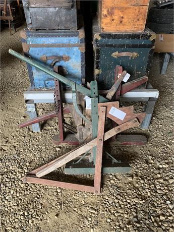 Lot 184 - (4) Wooden Wagon Jacks