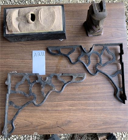 Lot 211 - (4) Art Decors