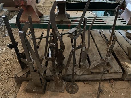 Lot 149 - Iron Wagon Carriage Buggy Jacks