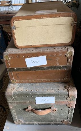 Lot 132 - Suit Cases