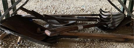 Lot 200 - (8) Various Garden Tools