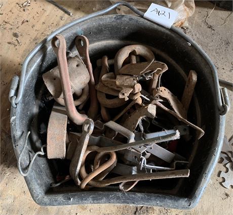 Lot 121 - Horse Shoes, Handles and Cast Steel Pieces