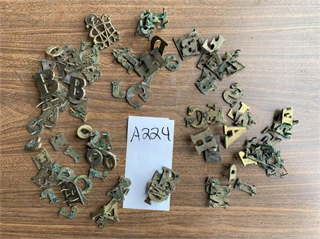 Lot 224 - Vintage Bronze Letters