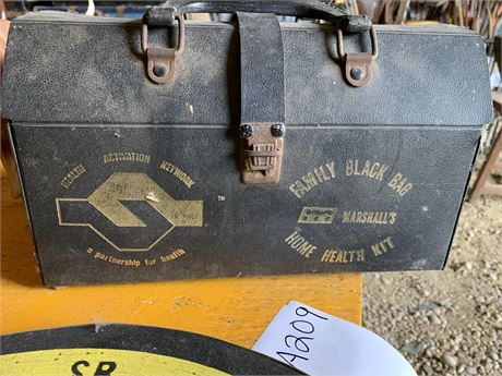 Lot 209 - Doctors bag and Dart set