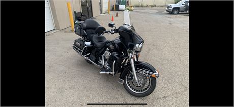 Lot 8121 - 2011 Harley Davidson Electra Glide FLHTCU