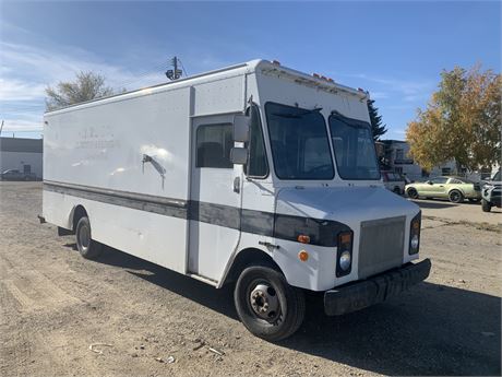 Lot 8181 - 1997 Chevrolet P30 Van Box Truck with Steam Unit