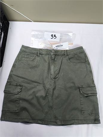 Lot 33 - Thread and Supply Francine Skirt, Size Large