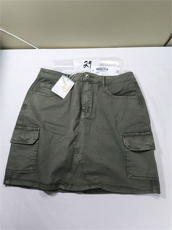 Lot 29 - Thread and Supply Francine Skirt, Size Medium