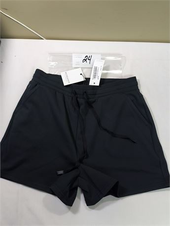 Lot 24 - Recreational Amanda Short, Size Medium