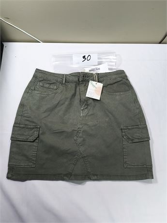 Lot 30 - Thread and Supply Francine Skirt, Size Medium