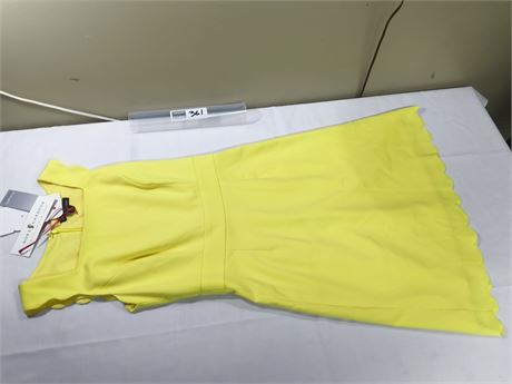 Lot 361 - Nora Gardner Melly Scalloped Sleeve, Size 0