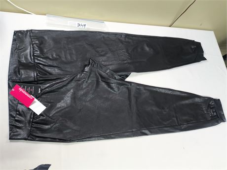 Lot 249 - Commando Faux Leather Jogger, Size XL