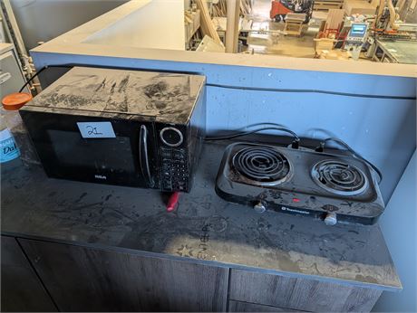 Lot 21 -RCA Microwave and Toast Master Burner