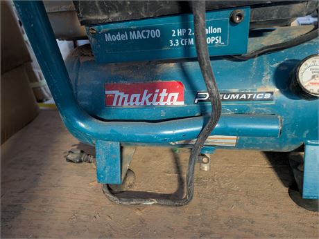 Lot 31 - Makita Mac 700 Compressor
