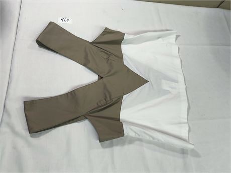 Lot 464 - Lara Presber Contrast V-Line, Size 10