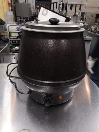 Lot 24 - 10-quart Soup Warmer.